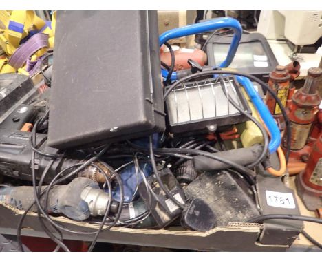 Mixed electrical items to include drills, lamps etc. Not available for in-house P&P, contact Paul O'Hea at Mailboxes on 01925