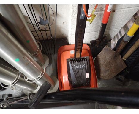 Flymo Minimo electric lawnmower. Not available for in-house P&P, contact Paul O'Hea at Mailboxes on 01925 659133Condition Rep