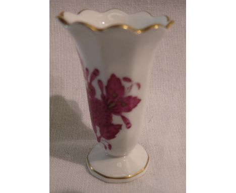 Small Herend ceramic posy vase, H: 7 cm. P&amp;P Group 1 (£14+VAT for the first lot and £1+VAT for subsequent lots) 