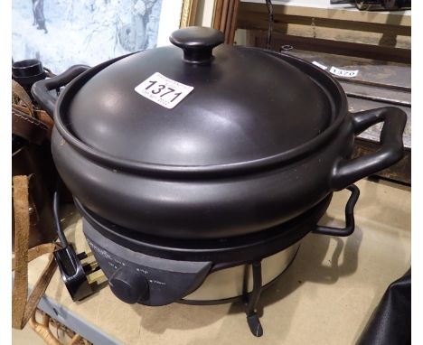 Croc pot slow cooker. Not available for in-house P&P, contact Paul O'Hea at Mailboxes on 01925 659133Condition Report: All el
