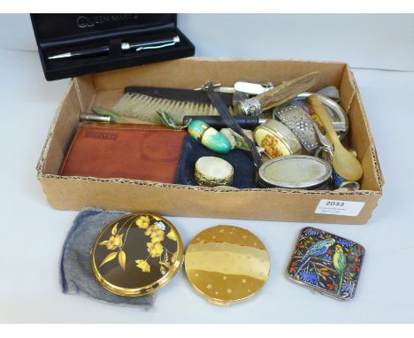 A collection of compacts, leather wallets, trinket/pill boxes, etc.