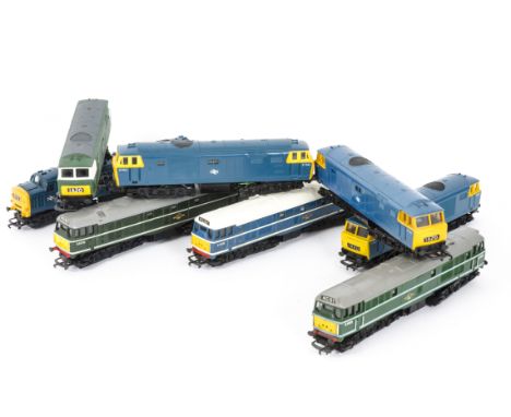 Tri-ang/Hornby OO Gauge BR Diesel Locomotives, Brush type 2's (class 31) in early blue as no D5578, matt green and gloss gree