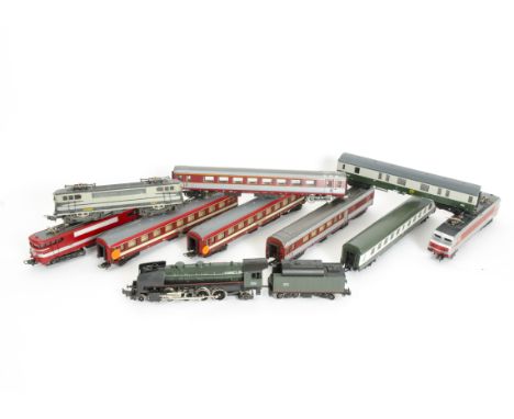 Lima HO Gauge French Trains, steam locomotive 2-8-2 no 141R 1097 in green, Bo-Bo diesel no 67001, B-B electrics 9210 (in 'Cap