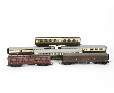 Hornby and Other Unboxed OO Gauge Coaching Stock, including 9 coaches in GWR livery, mail coach and 3 Siphon vans, SR malachi