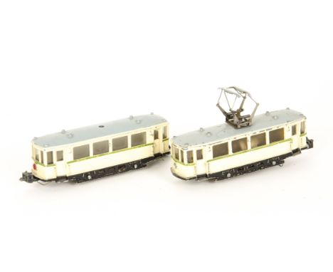 Hamo HO Gauge 2-Car Tram Set, comprising cream with green stripe 4-wheel power car with single pantograph and 4-wheel unpower