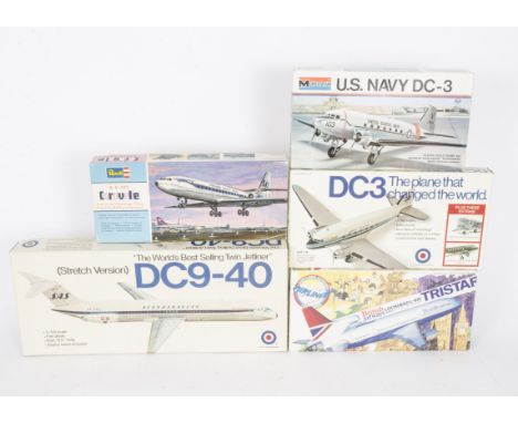 Aircraft Kits and Desk Ornaments, boxed kits including 1:100 scale Entex 8504 DC3 and 8513 DC9-40, 1:144 scale Novo F140 VC10