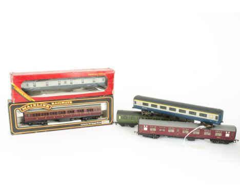 Hornby and Bachmann 00 Gauge GWR green Locomotives, R2317 4093 'Dunster Castle', R2098E Class 61XX 2-6-2T 6119, R392 County C