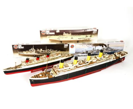 Large scale Revell kitbuilt Liners and  other Airfix unmade Naval kits, Revell 1:350 scale kitbuilt 'Titanic' with plastic pl