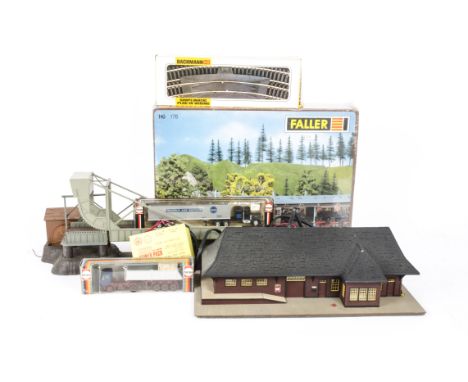 HO Gauge Unassembled and Made-up Lineside Kits  by Faller Heljan and others, unmade kits including Heljan Roundhouse engine s