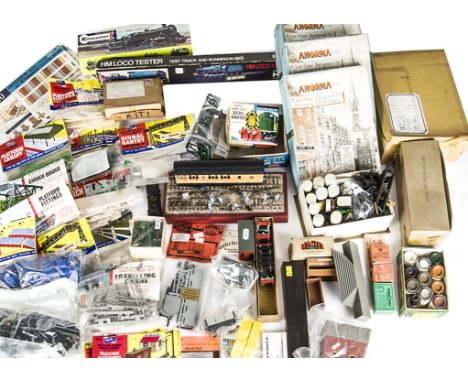 Unmade and Made-up OO Gauge Airfix and other Kits, Various packetted Airfix kits including Signal Gantries (2), lineside fenc