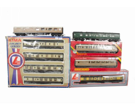 Hornby and other makers 00 Gauge LNER SR and GWR coaches, Tri-ang LNER smooth teak (6), Hornby LNER embossed teak (2, both bo