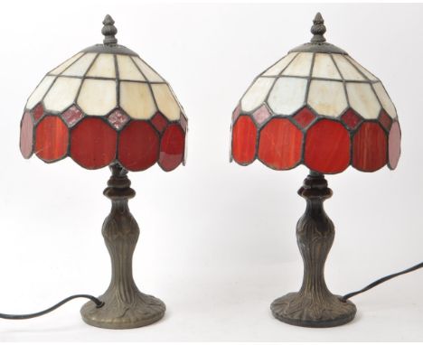 Tiffany Manner - A pair of  20th century Tiffany Manner desk top table lamp lights. Art Nouveau style with acorn finial to to