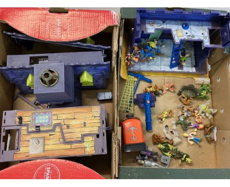Character Options Scooby Doo Mystery Mansion playset and pieces. Together with a quantity of additional Scooby doo figures an