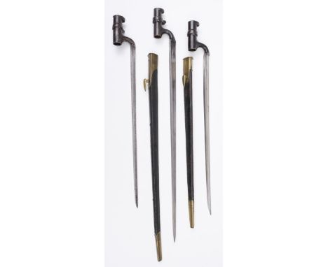 * British Bayonets.  A Victorian 1853 pattern socket bayonet by Reeves, the 43.5 cm blade stamped 'Reeves' and with ordnance 