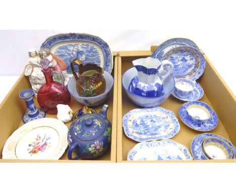 19th century Miles Mason teaware  transfer printed in the Broseley Willow pattern with gilt highlights, 19th century Wedgwood