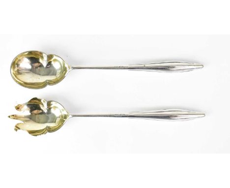 MAPPIN &amp; WEBB; an Edward VII hallmarked silver salad fork and spoon, Sheffield 1904, length 26cm, approx. 6.1ozt (2).