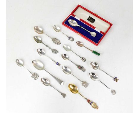 BARKER BROS SILVER LTD; a hallmarked silver collectors' spoon for the 'Festival of Britain 1951', Birmingham 1950, a silver t