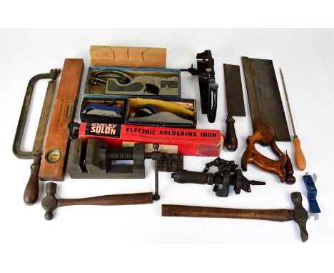A quantity of vintage hand tools, to include a Record 'Bull-Nose Rabbet' 075 plane, a Record 'Block Plane 0120', both with in