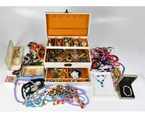 A quantity of vintage and modern costume jewellery, to include mainly brooches, beaded necklaces and stud earrings, part cont