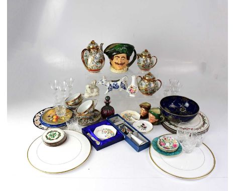 A mixed lot of ceramics and glassware, to include Royal Doulton character jugs, A Royal Worcester hand-tinted fruit saucer, s