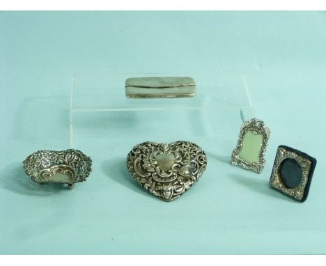 A George V silver Card Case, by William Hair Haseler, hallmarked Birmingham 1913, of envelope form with sprung hinged lid, gi