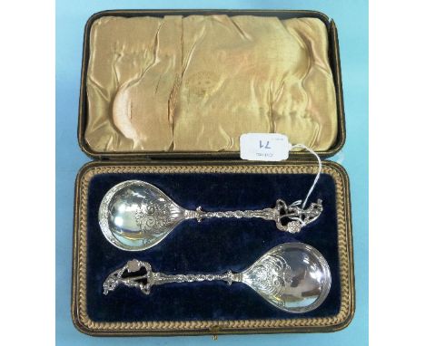A cased pair of Edwardian silver Presentation Spoons, by Joseph Rodgers & Sons, hallmarked Sheffield, 1908, the circular bowl