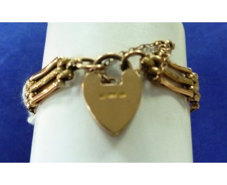 A 9ct yellow gold narrow gate-link Bracelet, with plain and textured links, with a 9ct yellow gold padlock clasp, approx weig