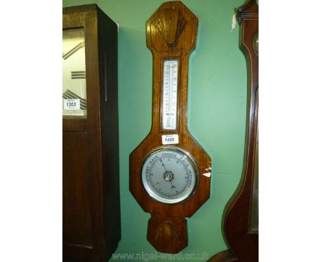 An Art Deco style aneroid barometer.