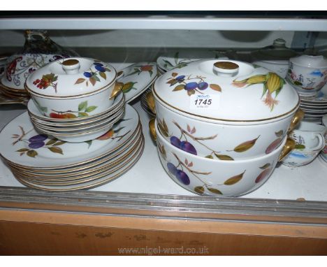 A Royal Worcester 'Evesham' part dinner service including six dinner plates, nine bowls (one with chip), six oval plates, two