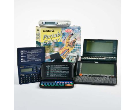 5 Pocket Computer, 1x Portable Colour TV + 1x CD Player, neuwertig bis gebraucht