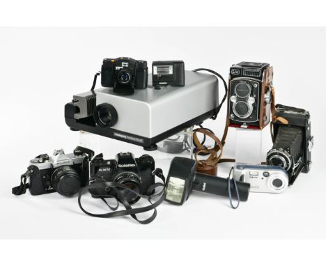Rollei u.a., Schöne Kamerasammlung (Rolleiflex SL 35 M, Yashica Mat, Minox 35 GT, Liesegang Projektor u.a.), meist sehr guter