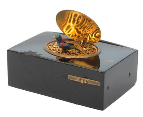 A LATE 19TH CENTURY FRENCH TORTOISESHELL AND GILT MOUNTED SINGING BIRD MUSICAL BOX, the oval cover engraved and gilded with b