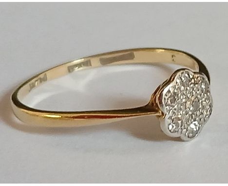 18ct gold diamond daisy ring, size O / P, 1.5g 