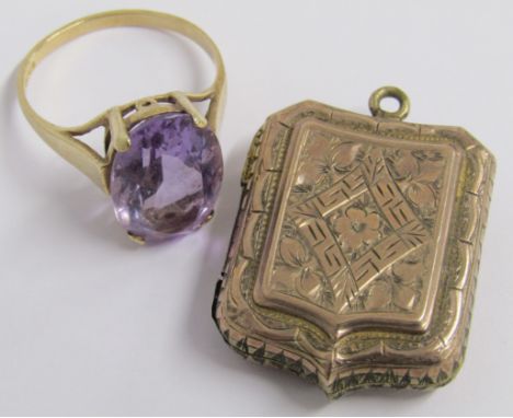 9ct gold and amethyst ring 3.2g and 9ct gold front &amp; back locket (damaged)