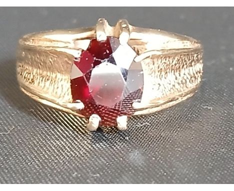 9ct gold gents ring marked 375 set with cabochon garnet, size X, 5.4g
