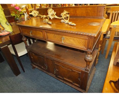 A VICTORIAN WALNUT BUFFET WITH CUPBOARDS BELOW W-122 CM