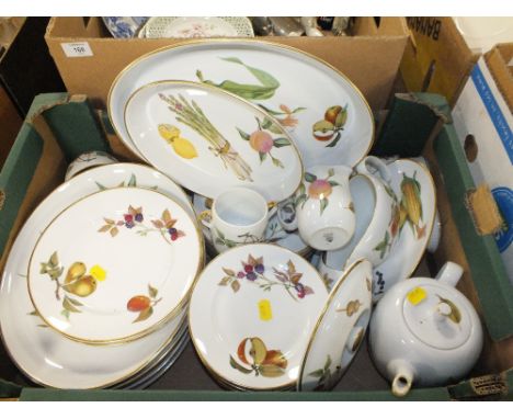A TRAY OF ROYAL WORCESTER EVESHAM DINNERWARE 
