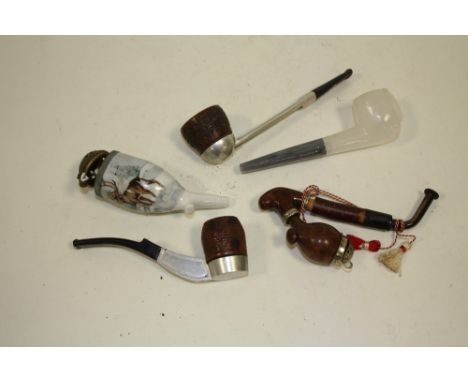 A BAG OF VINTAGE PIPES 