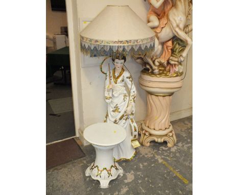 A LARGE ITALIAN PORCELAIN GEISHA FIGURATIVE FLOORSTANDING LAMP ON PLINTH - H 184 CM