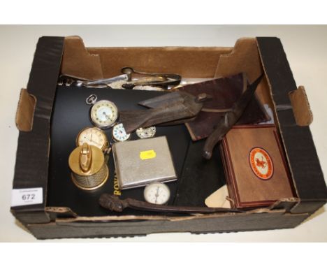 A TRAY OF COLLECTABLES TO INCLUDE FLATWARE, WATCHES, VINTAGE DARTS ETC