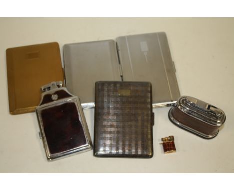 A COLLECTION OF CIGARETTE CASES TO INCLUDE A SILVER PLATED EXAMPLE TOGETHER WITH THREE VINTAGE LIGHTERS TO INCLUDE A MINIATUR