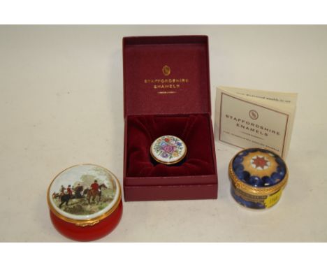 A BOXED STAFFORDSHIRE ENAMELS PILL BOX TOGETHER WITH A KINGSLEY ENAMELS EXAMPLE AND A ROYAL WORCESTER MILLENNIUM EXAMPLE (3)