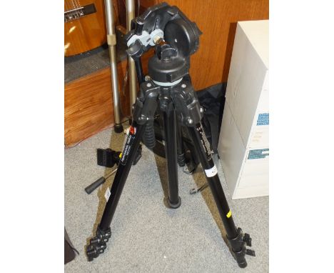 A MANFROTTO TRIPOD SERIAL NUMBER 14B/0990 WITH CARRY CASE