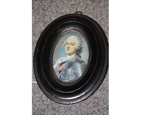 A 20TH CENTURY OVAL PORTRAIT MINIATURE ON IVORINE, study of an early 19th century gentleman with white wig and wearing dress 