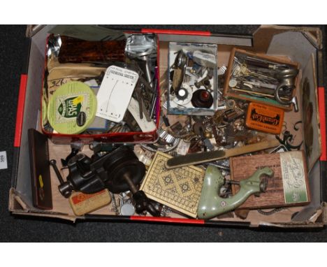 A LARGE TRAY OF WATCH MAKERS TOOLS AND ACCESSORIES TO INCLUDE A VICE ETC