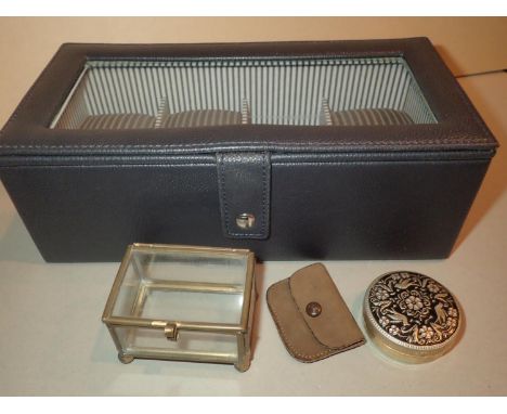 Watch box and jewellery boxes. P&amp;P Group 2 (£18+VAT for the first lot and £3+VAT for subsequent lots) 