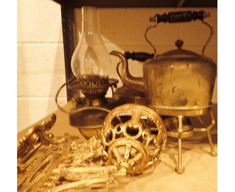 Shelf of mixed brassware including a wall light and kettles. Not available for in-house P&amp;P, contact Paul O'Hea at Mailbo