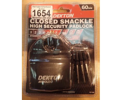 New closed shackle high security padlock with four keys. P&amp;P Group 1 (£14+VAT for the first lot and £1+VAT for subsequent