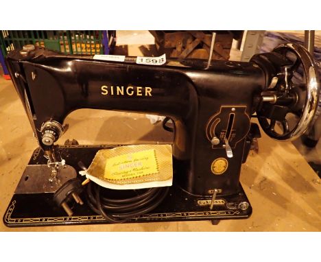 Vintage Singer sewing machine model 201 serial no. EU900818. Not available for in-house P&amp;P, contact Paul O'Hea at Mailbo