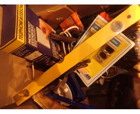 Box of mixed vintage tools. Not available for in-house P&amp;P, contact Paul O'Hea at Mailboxes on 01925 659133 